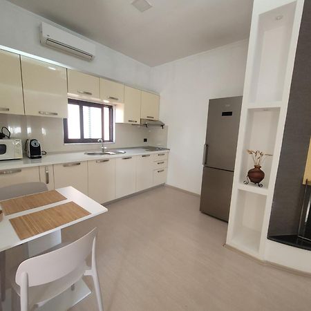 An Apartment With Fireplace Tirana Kültér fotó